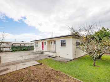 Potential Plus In Prime Location!