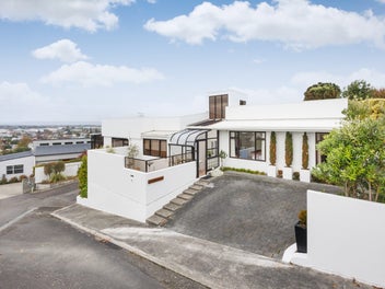 Elevated Elegance & Spectacular Views