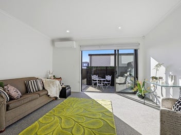 Freehold Coastal Living - Lock Up, Leave & Enjoy