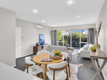 Modern 3-Bed Townhouse | Prime Addington Location