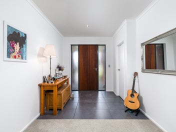Exceptional lifestyle and garaging close to town