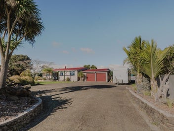 A complete package - home, studio and lifestyle