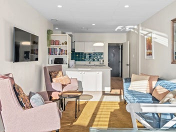 Lock, Leave and Earn in the Heart of Queenstown