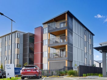 SPACIOUS, SUN-DRENCHED + NEW! THE IDEAL APARTMENT