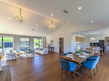 Single-Level Estate | Overseas Owners Selling
