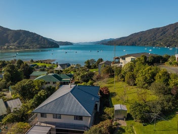 Sun, Shelter & Spectacular Water Views
