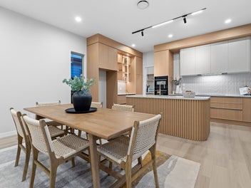 Dual Kitchen * 3m High Ceiling Single Level