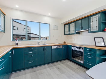 SPACE & POTENTIAL ON 1,315m2 FREEHOLD LAND