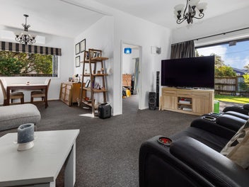 BIG BACKYARD. CENTRAL LOCATION. EASY LIVING.