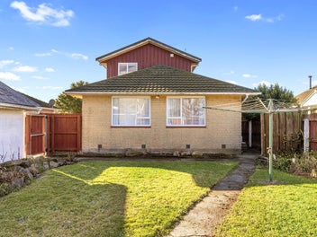 Full Sized Family Living, Freehold Title