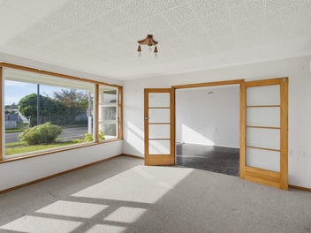 A sunny slice of 60s classic weatherboard