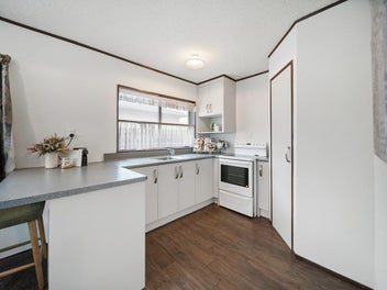 TOP LOCATION WITH HIGH YIELD INVESTMENT