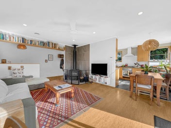 Charming Home + Bonus Self Contained Sleepout