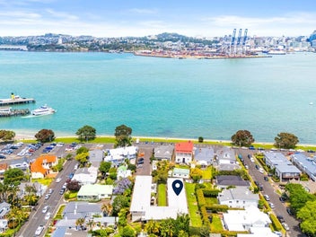 Carefree Devonport Living, Walk to Everything!