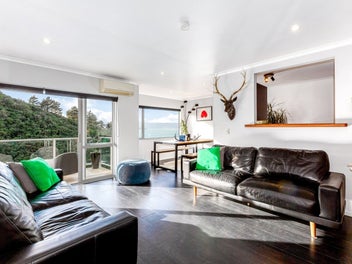 Funky, Stylish Living with Spectacular Views!