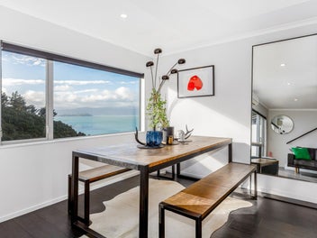 Funky, Stylish Living with Spectacular Views!