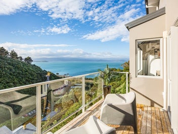 Funky, Stylish Living with Spectacular Views!