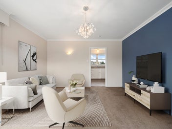 Super Sunny Top Floor Apartment in Central Miramar