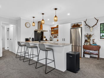 Modern Living, Connected Location