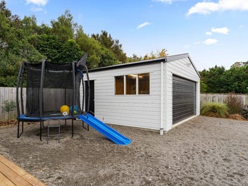 Modern Living, Connected Location