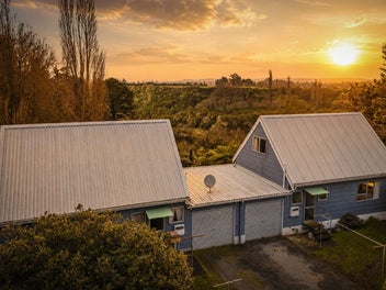 Two Homes, One Title - Stunning Views