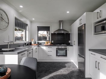 Modern Living, Central Location