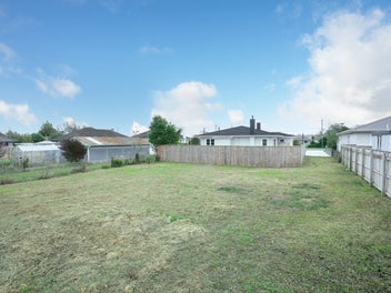 Image 1 of 7