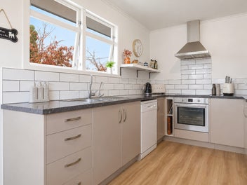 Perfectly Presented - Move in Ready!!