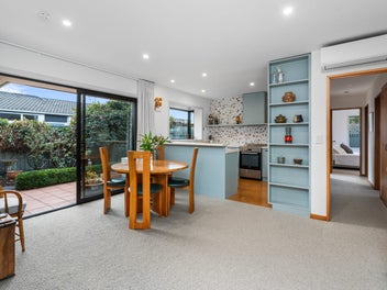 Easy Living in the Heart of Redcliffs