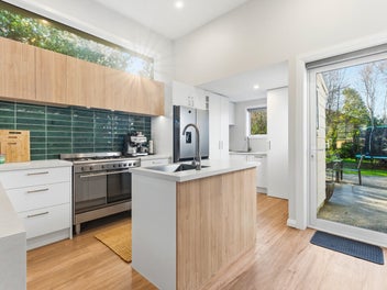 Vacant possession - act now!