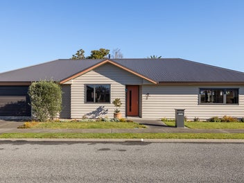 Tarata Grove Treasure, 2 Bedrooms - 2 Bathrooms