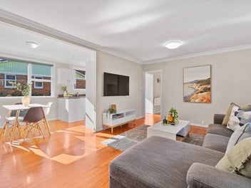 Freehold, Gated & Just Moments from the Water