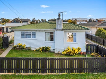4 Bed, 2 Bath, Freehold - Bring The Vision
