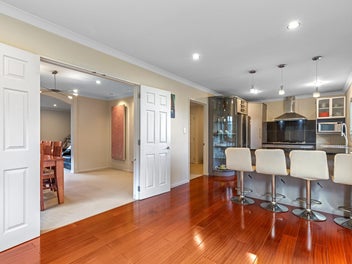 Substantial Family Home !
