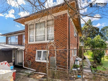 Home & Income Fully Approved 5 Lot Standalone Site