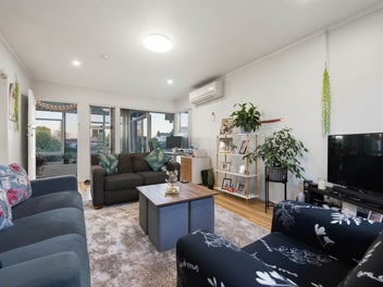 HOME & INCOME | CORNER SITE