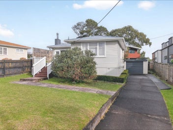 Freehold Bungalow Starter