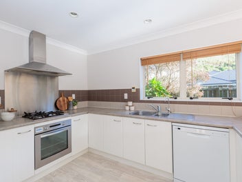 Easy Living, Excellent Location, 41 Erlestoke