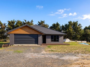 COUNTRY LIVING WITH SPACE, COMFORT & VIEWS