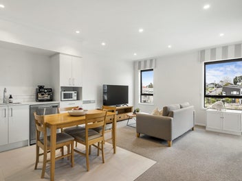 Young, Charming & Affordable! Mins. To City!