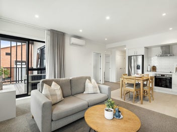 Young, Charming & Affordable! Mins. To City!