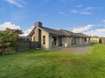 Prime Motueka Location, Spacious Living