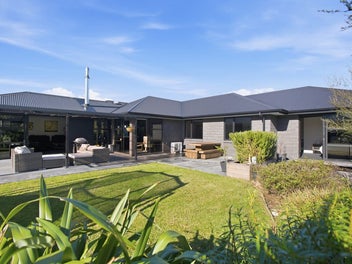 STYLE, SPACE & EXCEPTIONAL PARKING