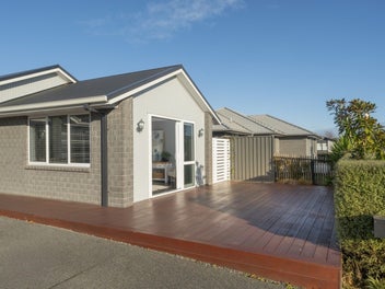 Stylish Living in a Thriving Community