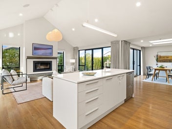 Near New, Modern Comfort & Stylish Living