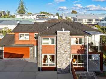 Spacious Rear - Positioned Family Living - Pri...