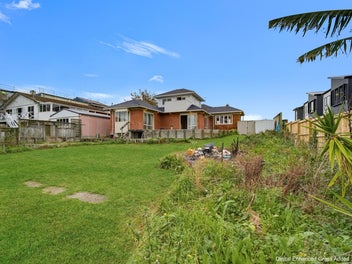 PRIME LAND 1012sqm!PRESTIGE LOCATION! MUST BE SOLD