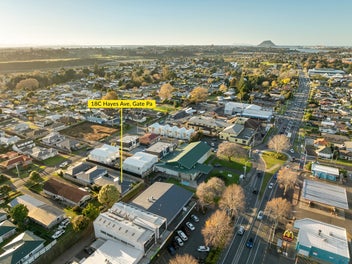 Stylish, Private & Near-New