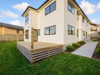 FREE STANDING EXECUTIVE FAMILY HOME