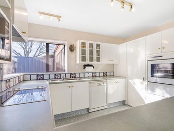 Smart Buy in Burnside:Iconic Spot,Unbeatable Value